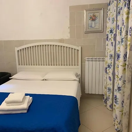 Alojamento de Acomodação e Pequeno-almoço San Nicola D'amare 3*